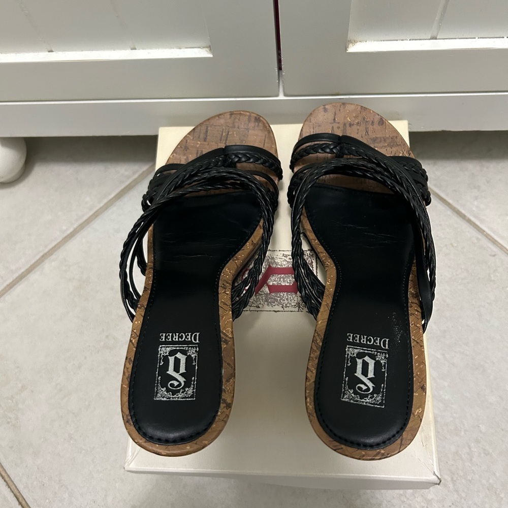 DECREE- Black Wedge Sandals for Women. Only worn once. 7.5 M - Picture 5 of 13